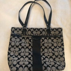 FLASH SALE immaculate classic Coach tote 👜